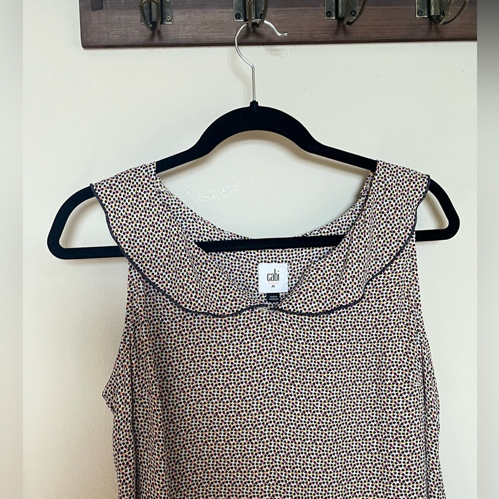 CAbi Stellar Sleeveless Blouse Micro Star Print NWOT - Picture 2 of 13